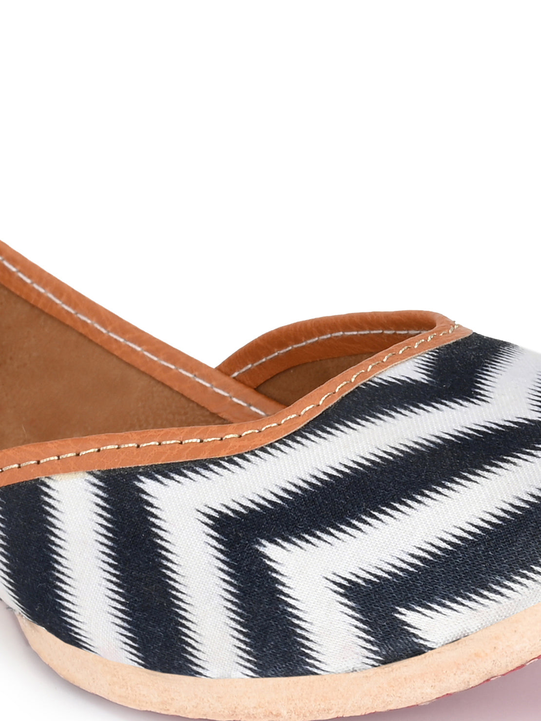 Aady Austin Women Black&White Trendy Ethnic Jutti Mojris (AUSF19052)