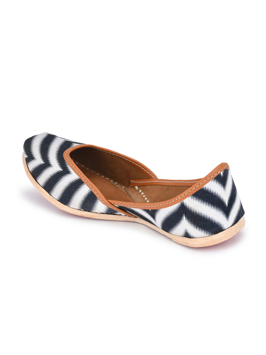 Aady Austin Women Black&White Trendy Ethnic Jutti Mojris (AUSF19052)