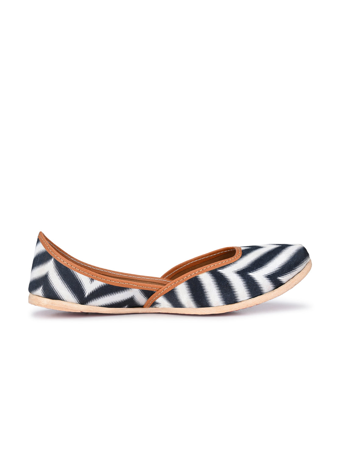 Aady Austin Women Black&White Trendy Ethnic Jutti Mojris (AUSF19052)
